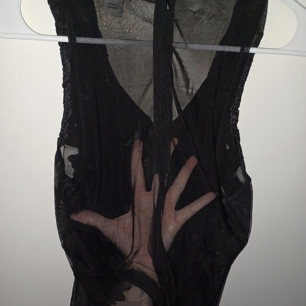 Mind Code Black Floral Embroidered Tank Top - Picture 2 of 3